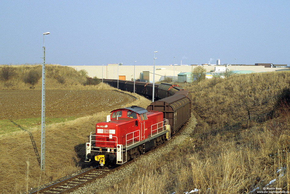 294 682 vom Bw Gremberg im Anschluss in Derkum