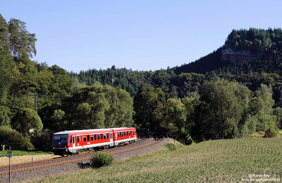 An derselben Stelle des vorherigen Bildes habe ich den 628 463, unterwegs als RB12854 nach Gerolstein, fotografiert. 31.8.2009