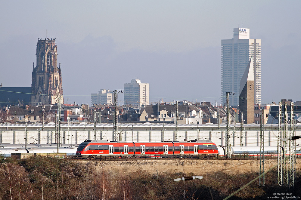 644 040 vor der Kulisse des Agnesviertels in Köln bei Köln bbf