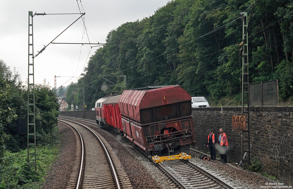 In den frühen Abendstunden des 1.9.2010 entgleiste der zweite Wagen des CS47925 (Neuss Gbf – Voestalpine) in Bacharach und beschädigte Weichen und Gleise! Am Vormittag des Folgetages stand der 