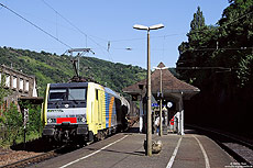 Wegen Bauarbeiten auf der rechten Rheinstrecke wurden im August 2008 viele Güterzüge linksrheinisch umgeleitet. So auch der DGS 40028 (Breccia – Rotterdam), bespannt mit der E189 992. 6.8.2008