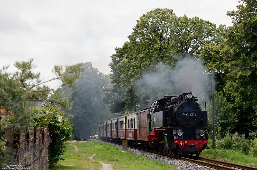 99 2322 bei Kühlungsborn Ost mit Telegrafenmaste