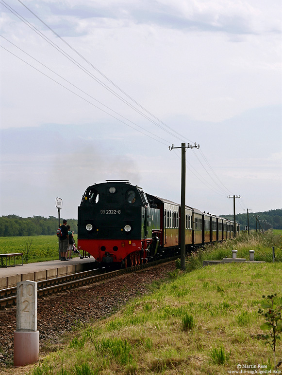 99 2322 am Haltepunkt Steilküste mit Telegrafenmaste