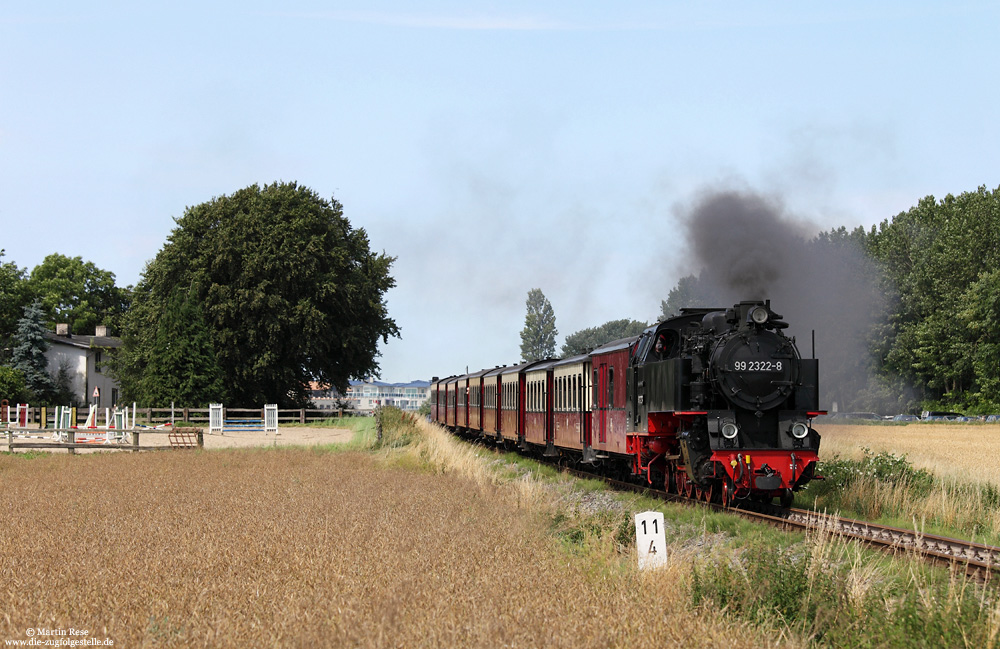 99 2322 mit dem MBB14621 zwischen Kühlungsborn West und Steilküste