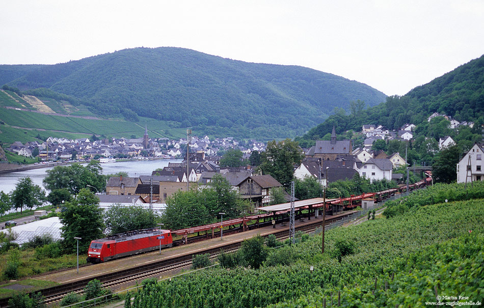 entlang der Moselstrecke: 189 020 mit TC45213 in Kattenes