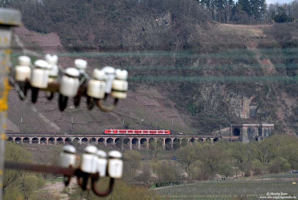 425 060 auf dem Pündericher Hangviadukt