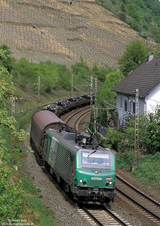 entlang der Moselstrecke: SNCF 437024 in Löf