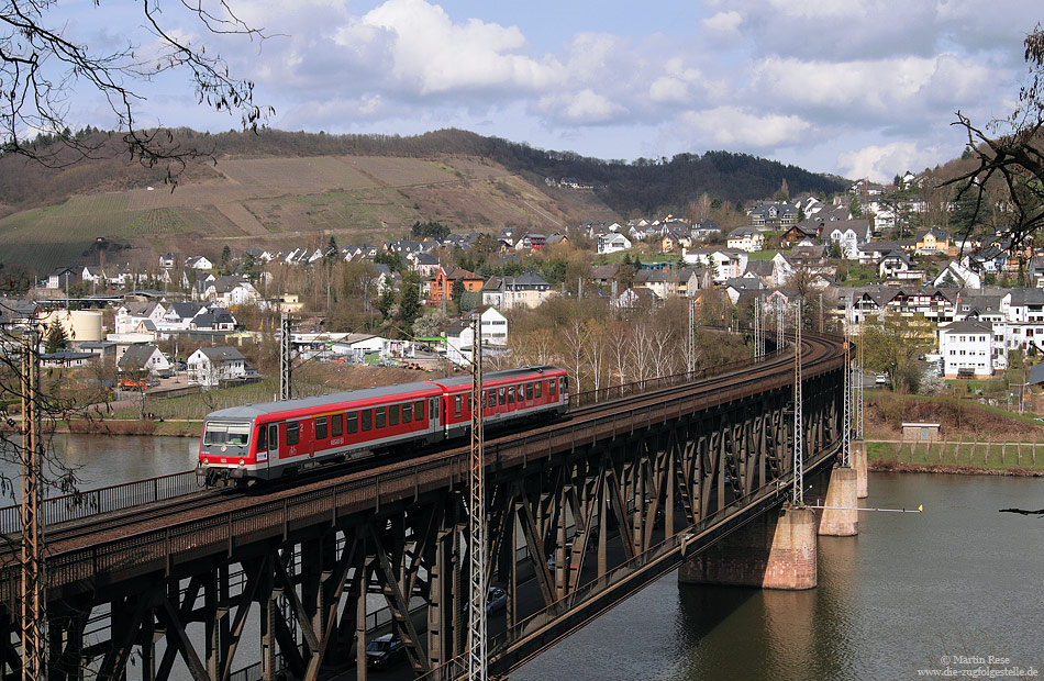 Moselweinbahn nach Traben Trarbach 628 648 auf der Moselbrücke in Bullay