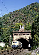 110 463 in oceanblau beige, mit RE22226 am westlichen Tunnelportal des Kaiser Willhelm Tunnels in Ediger Eller