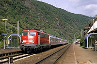 115 350 mit D1925 Dortmund - Trier beim Zwischenhalt in Cochem