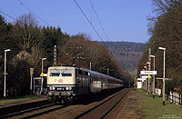 oceanblau beige 181 211 durchfährt mit dem IC336 den Haltepunkt Sehlem