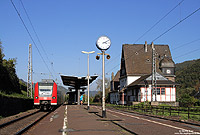 entlang der Moselstrecke: 425 559 im Bahnhof Moselkern