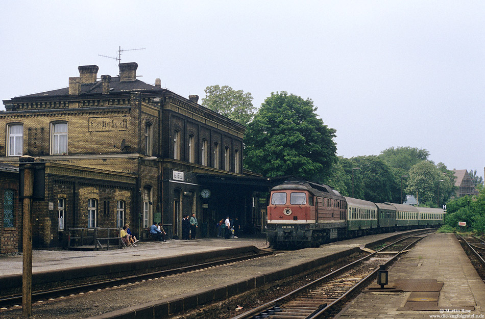 Großrusse 232 289 mit RE4988 auf der KBS335 im Bahnhof Hettstedt