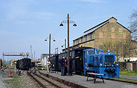 Am 1.5.2005 kam auf der Museumseisenbahn die Lok35, eine V10C aus dem Hause LKM Babelsberg, zum Einsatz. Am Morgen des Tages steht der Museumszug abfahrbereit in Klostermansfeld.