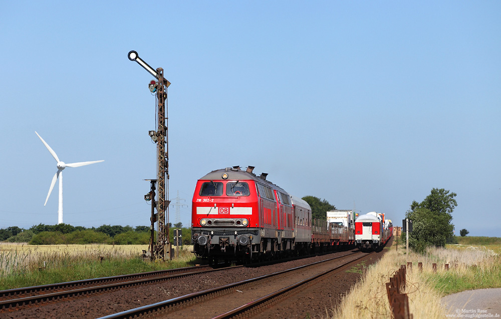 Marschbahn, 218 362 mit Syltshuttle am Einfahrsignal von Klanxbüll