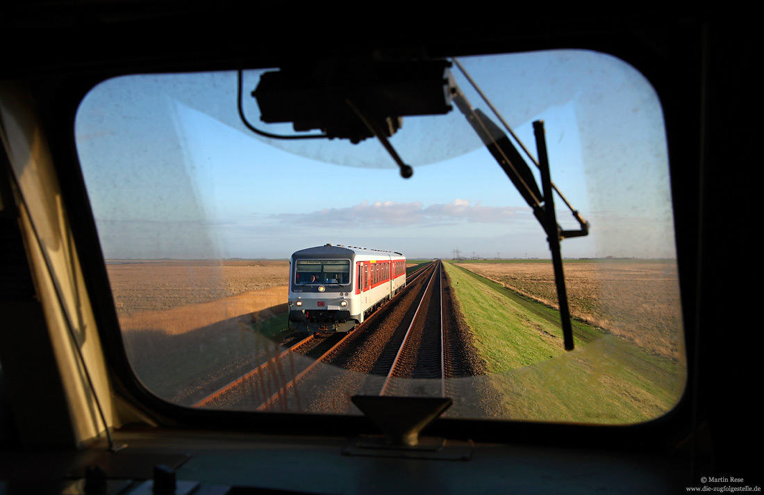 Marschbahn, Blick aus der Baureihe 218 auf den Syltshuttle Plus auf dem Hindenburgdamm