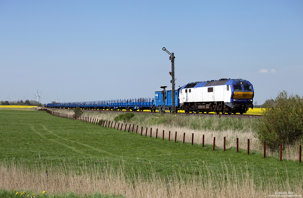 DE2700 10 mit Testzug am Einfahrsignal von Lehnshallig auf der Marschbahn