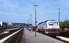 Marschbahn, 240 003 mit IC827 Theodor Storm nach Würzburg im Bahnhof Westerland