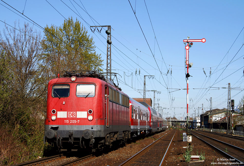 115 205 mit Pbz bei Dortmund Bbf mit Formsignal