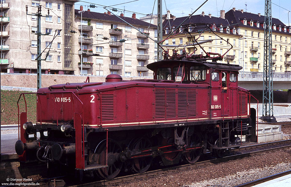 160 005 im Bahnhof Heidelberg Hbf
