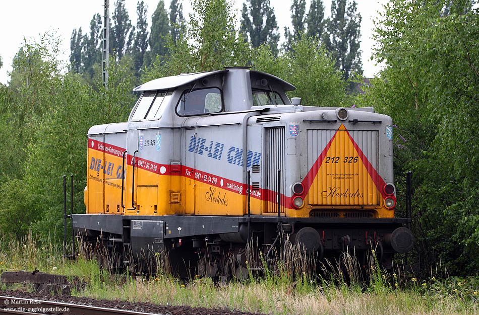 212 326 der Firma DieLei, abgestellt im Bahnhof Opladen