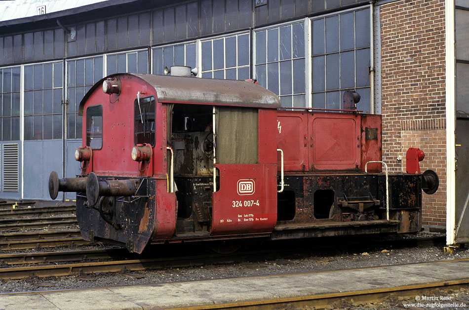 Säcke-Köf 324 007 im Bw Krefeld