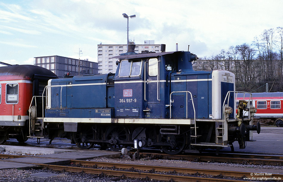 364 557 ex 260 557 in oceanblau beige in Saarbrücken Hbf