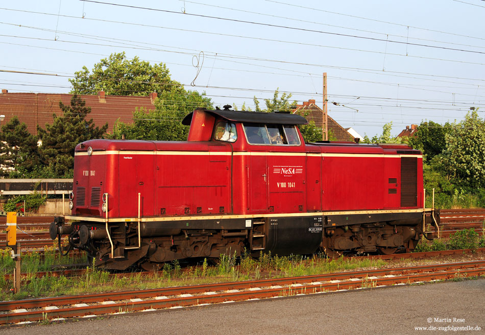 Nach Ausscheiden aus dem Dienst bei DB-Regio fanden einige Lokomotiven der Baureihe 211 eine neue Heimat bei Privatbahnen. So auch die 211 041, die unter ihrer alten Nummer V100 1041 bei der NESA eingesetzt wird. Hamm/Westf. 10.6.2008