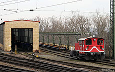 332 255 in orientrot im Bw Stuttgart im Einsatz