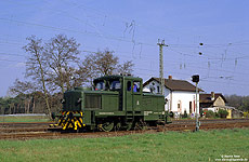 Für die Anschlussbahn der Bundeswehrkaserne Pfungstadt zum Übergabebahnhof Bickenbach wird die Lok EMIL eine Junglok vom Typ R42C aus dem Jahr 1958 vorgehalten, die am 24.9.1958 an das MunDepot Breitengüßbach geliefert wurde