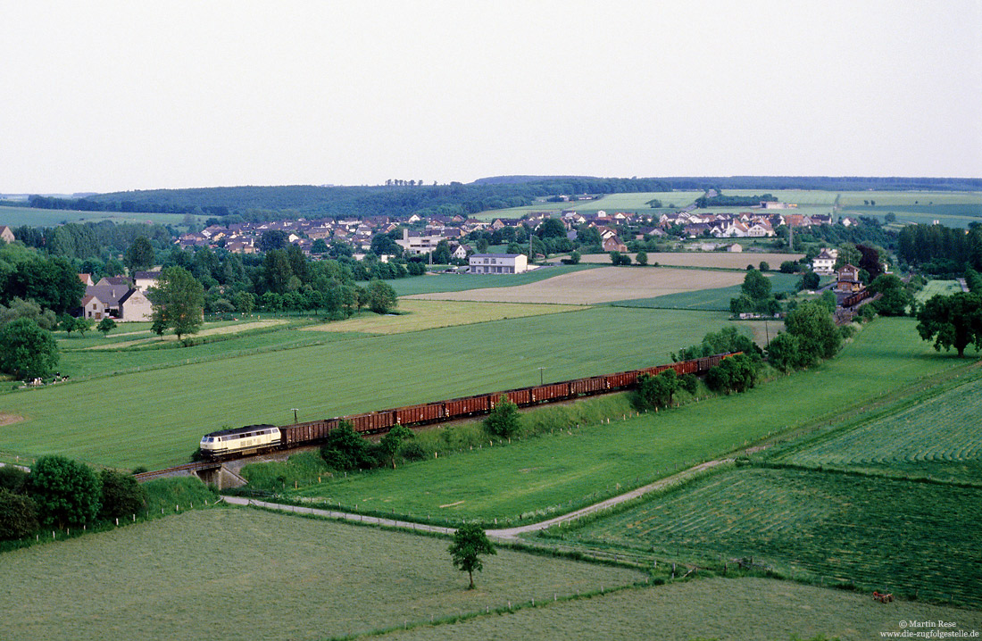 216 062 mit Ganzzug bei Borchen auf der Almetalbahn Paderborn - Büren