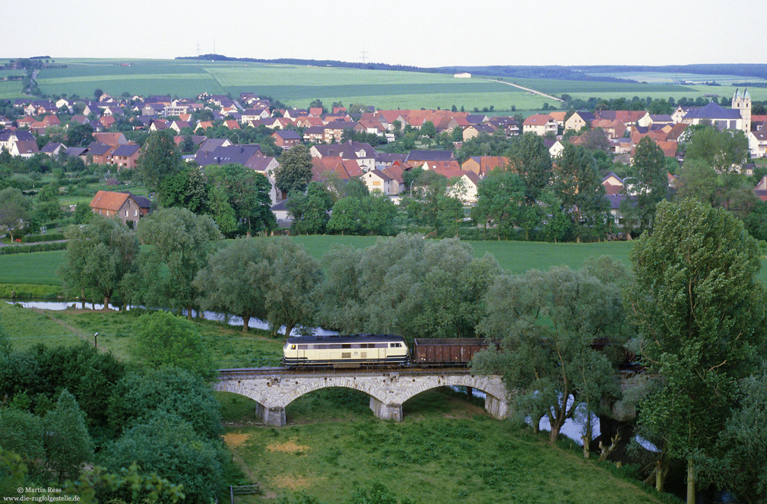 216 062 auf der Almebrücke bei Borchen