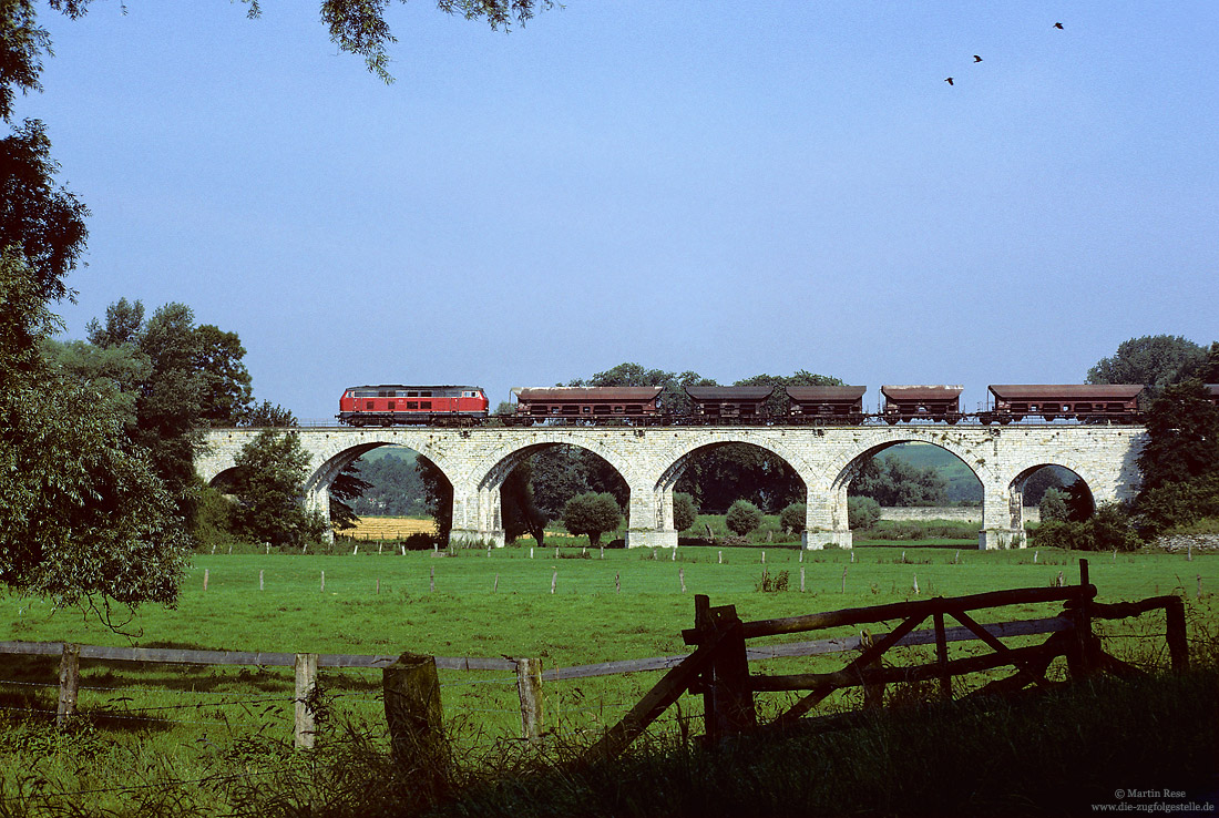 216 158mit Übergabe auf dem Tudorfer Viadukt auf der Almetalbahn Paderborn - Büren