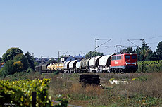 140 074 mit gemichten Güterzug auf der rechten Rheinstrecke bei Oestrich-Winkel