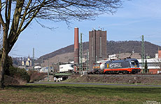Gelegentlich „verirren“ sich auch Lokomotiven von Hectorail in das Rheintal. Am 26.3.2013 fuhr mir in Bad Hönningen die 242.517 vor die Linse.