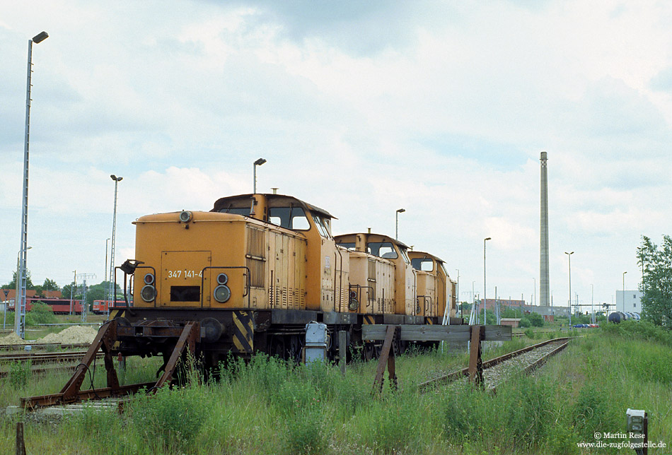 ausgemusterte 347 141, 347 140 und 347 036 im Bahnhof Mukran