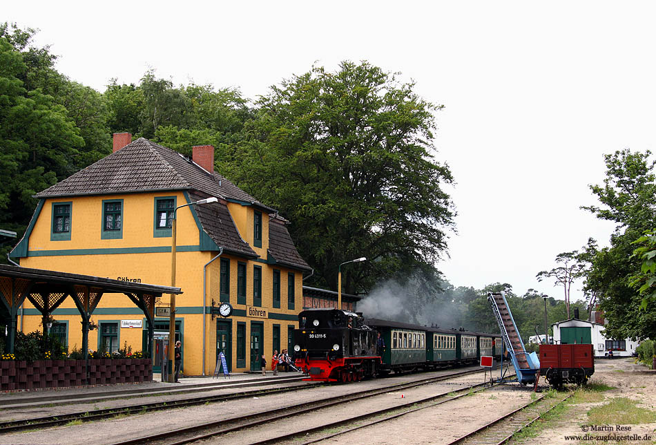 Endstation: Nach 24 km Fahrt ist der Endbahnhof Göhren erreicht. Hier warten bereits die Fahrgäste für die Rückfahrt nach Lauterbach Mole. 12.7.2009