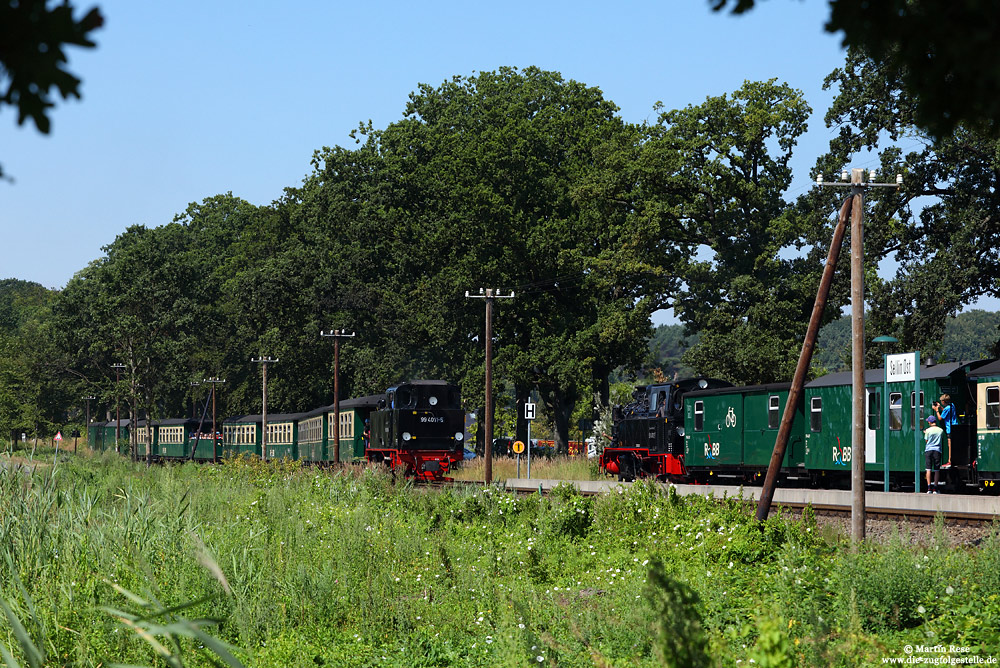 Zugkreuzung in Sellin Ost am 28.7.2018: 99 4011 mit P225 und 99 4802 mit P104.