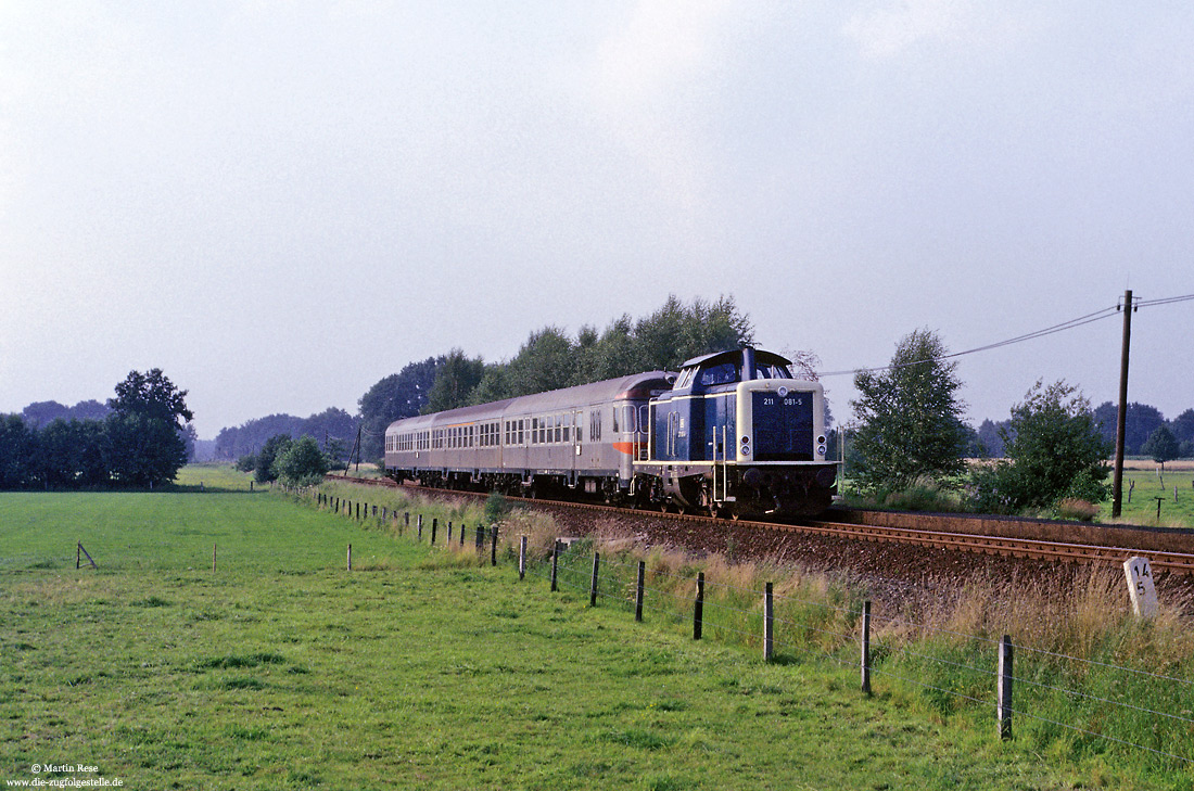 Mit N7673 Bielefeld - Paderborn passiert 211 081 den ehemaligen Haltepunkt Klausheide