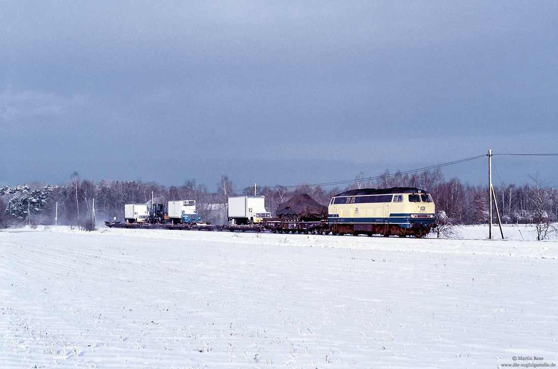 216 041 in ozeanblau/beige mit Dg-Lü53999 bei Hövelhof auf der Sennebahn im Schnee