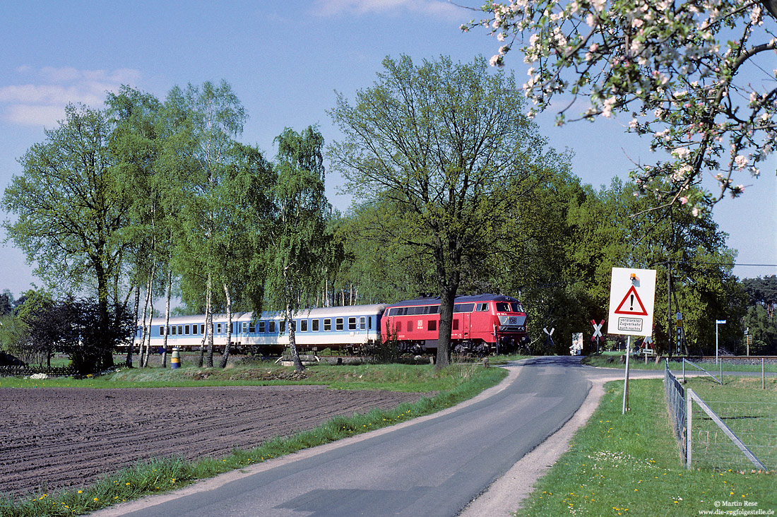 218 136 mit Umleiter Interregio auf der Sennebahn zw. Schloss Holte und Hövelriege