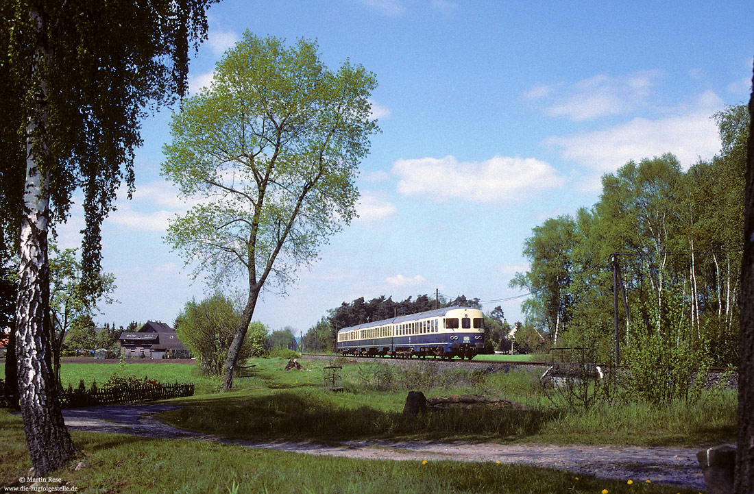 624 616 in ozeanblau/beige bei Hövelriege auf der Sennebahn