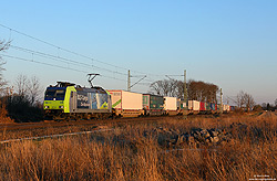 bls-485 012 mit einem KV-Zug zwischen Sechtem und Brühl