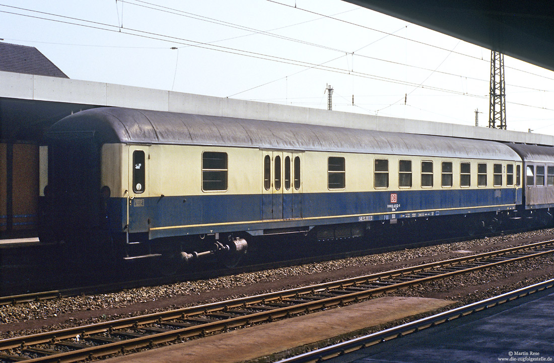 Halbpackwagen BDms 272 (51 80 82-40 122-6) in ozeanblau/beige in Hamm/Westf