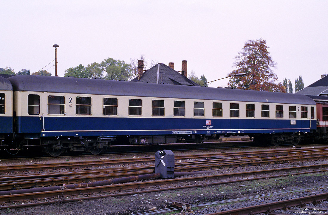 Schnellzugwagen Bm 239 (50 80 22-42 816-4) ozeanblau beige in Schmalkalden