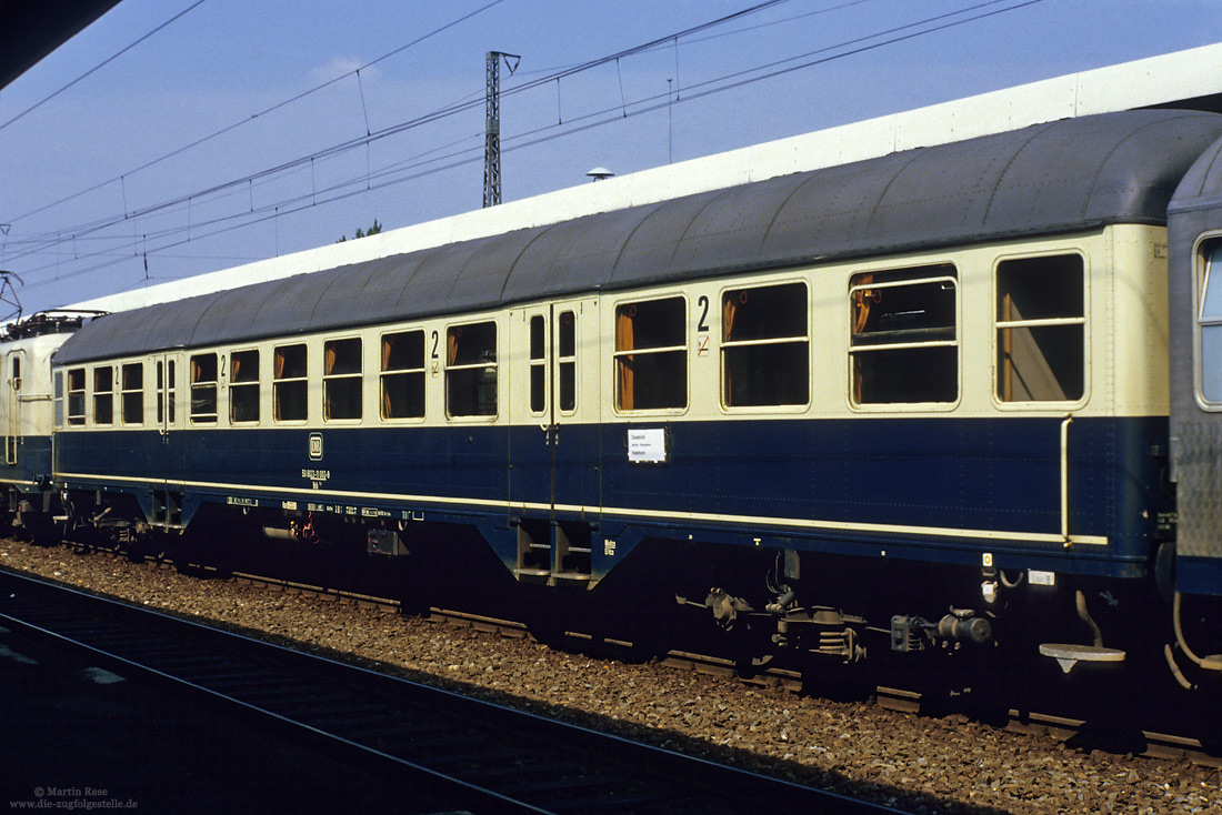 Silberling-Prototyp Bnb 712 (50 80 22-11 002-9) in Paderborn Hbf