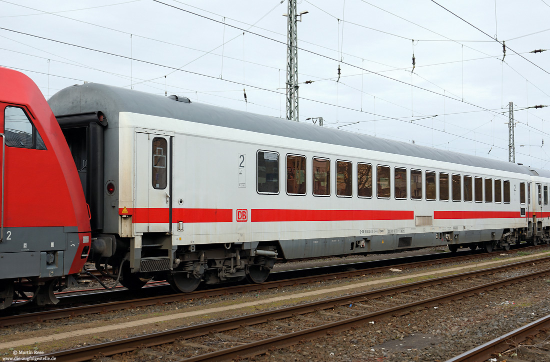 Bpwmz 125.3 (61 80 28-90 344-0 D-DB) am 12.3.2019 in Köln Bbf. <br>
Im Jahr 2016 wurden 30 IC-Wagen der Bauart Apmz 125.3 deklassiert und in Bpwmz 125.3 umgezeichnet. Bereits drei Jahre später wurden die Wagen ausgemustert und zum Teil verkauft. Der  Bpwmz 125.3 (28-90 344) gelangte zum Unternehmen RegioJet CZ/SK, wo er die Nummer 61 81 28-90 018-9 A-RJ bekam.
