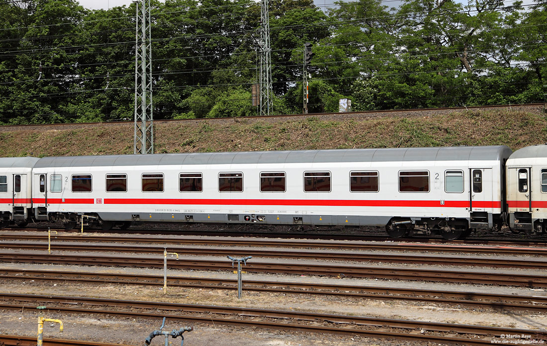 lichtgrauer Bvmz 111.5 (61 80 29-90 252-4) am 5.6.2012 in Köln Bbf