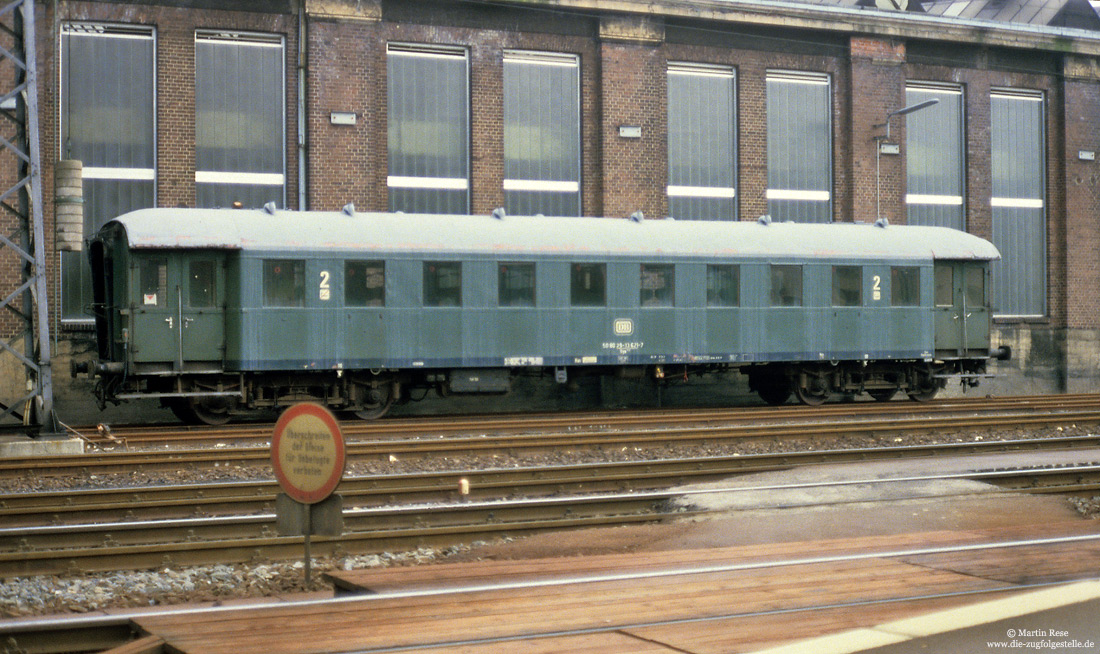 grüner Vorkriegseilzugwagen Bye 658 (50 80 29-13 621-7) in Paderborn Hbf