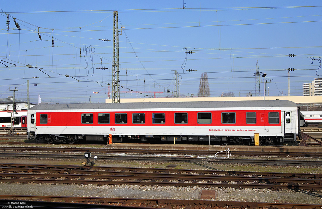 Speisewagen WRmbz 138.1 (61 80 88-91 010-3) in Basel Bad Bf